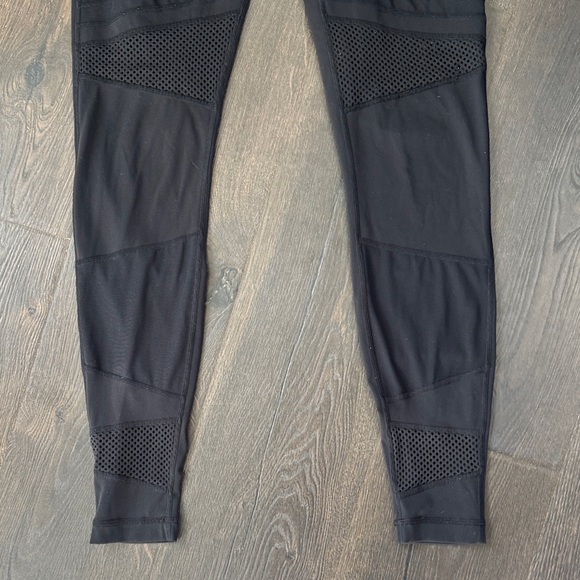 Women’s Lululemon Black Mesh Panel Leggings Size 8 Wonder Under inseam 28 - Picture 8 of 9